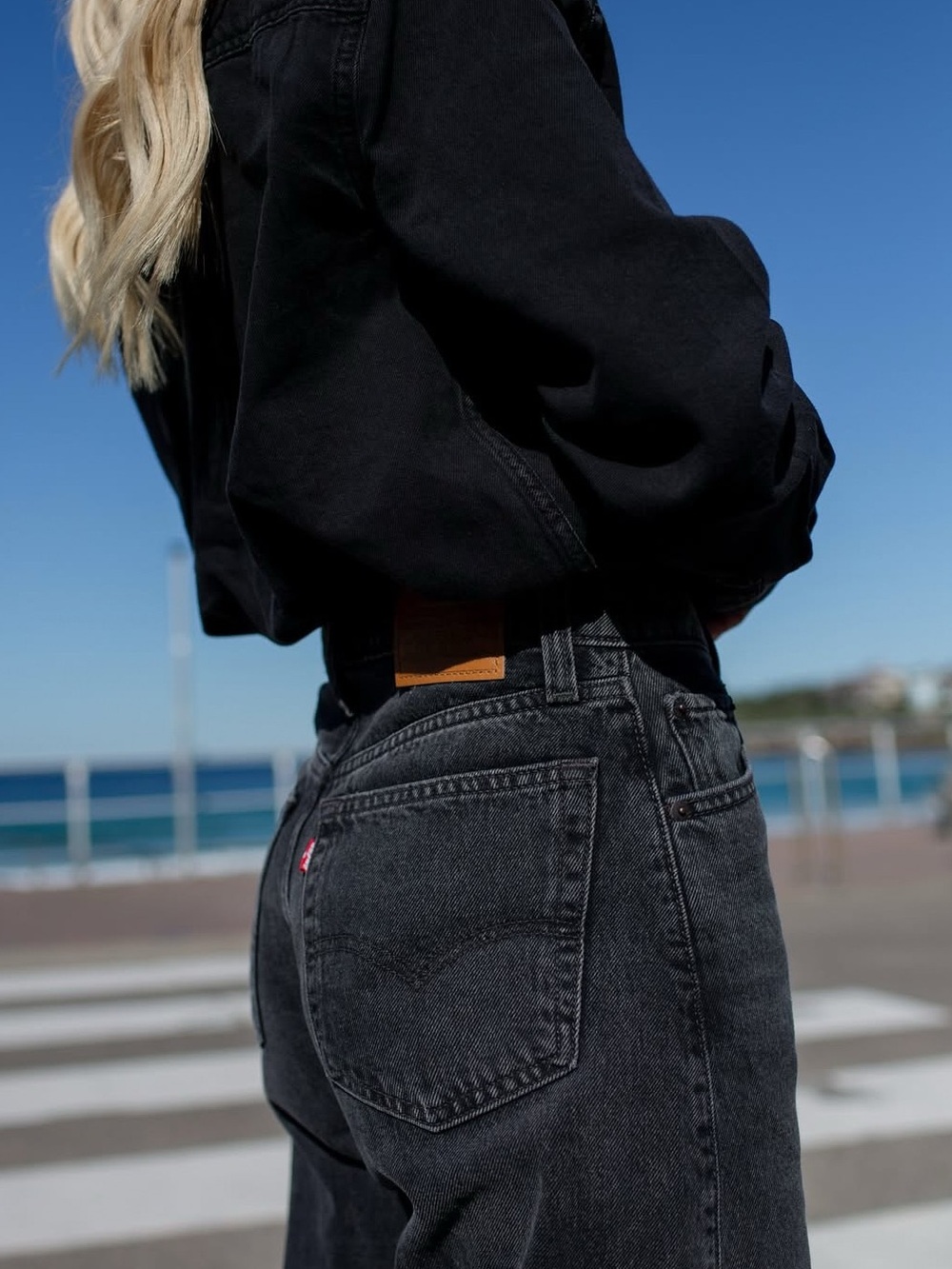 Levi’s Baggy Dad Barrel Jean - Picture 3 of 4